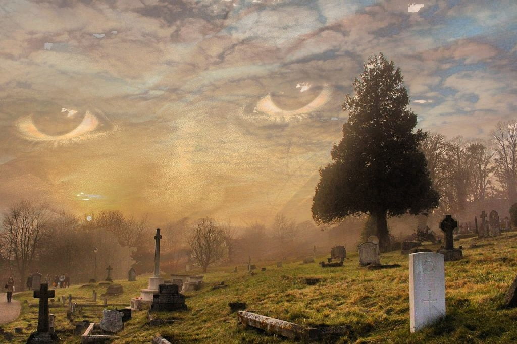 Cemetery Ghost Spirit Fear Scary  - Matryx / Pixabay
