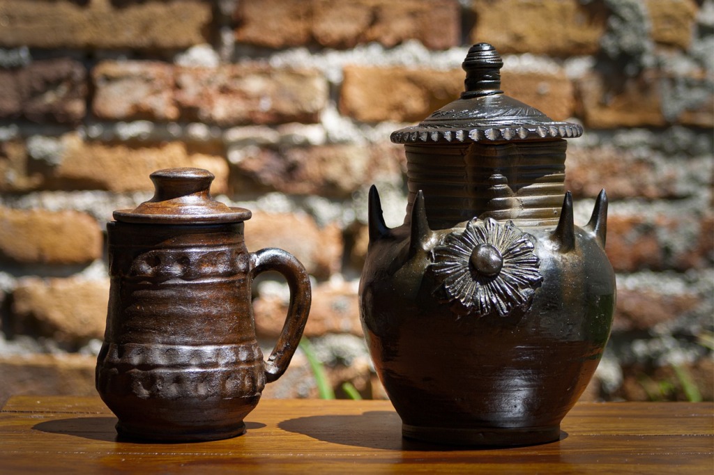Ceramic Jars Earthenware Ceramic Mug  - AmericanAez220 / Pixabay
