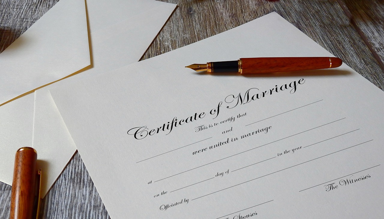 Certificate Paperwork Agreement  - Tumisu / Pixabay