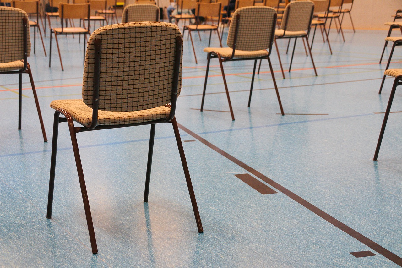 Chairs Seats Furniture Seating - planet_fox / Pixabay