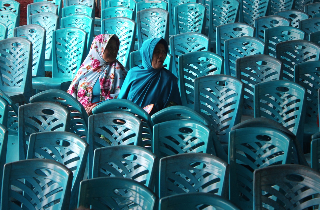 Chairs Women Muslim Hijab Islam  - senjakelabu29 / Pixabay