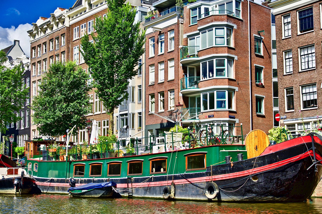 Channel Canal Amsterdam Waterway - MemoryCatcher / Pixabay