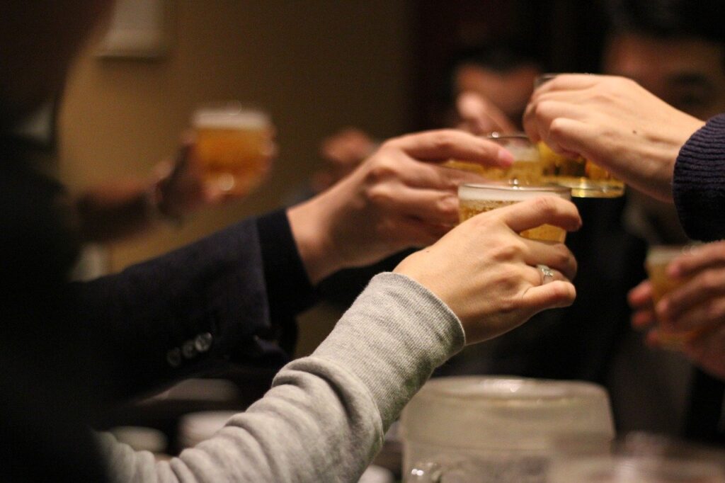 Cheers Drinking Session Liquor  - gfs_mizuta / Pixabay