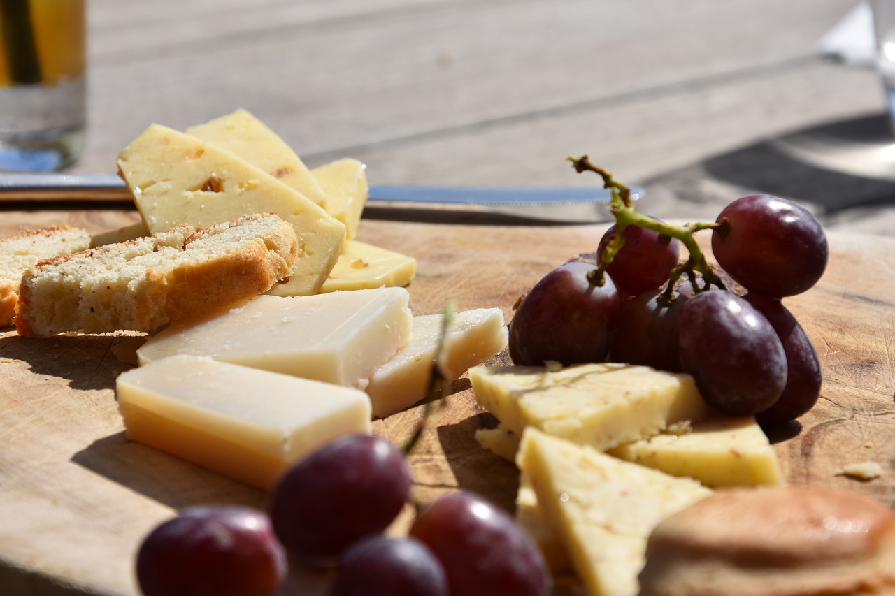 Cheese Platter Cheese Plate Food  - sidneyC / Pixabay