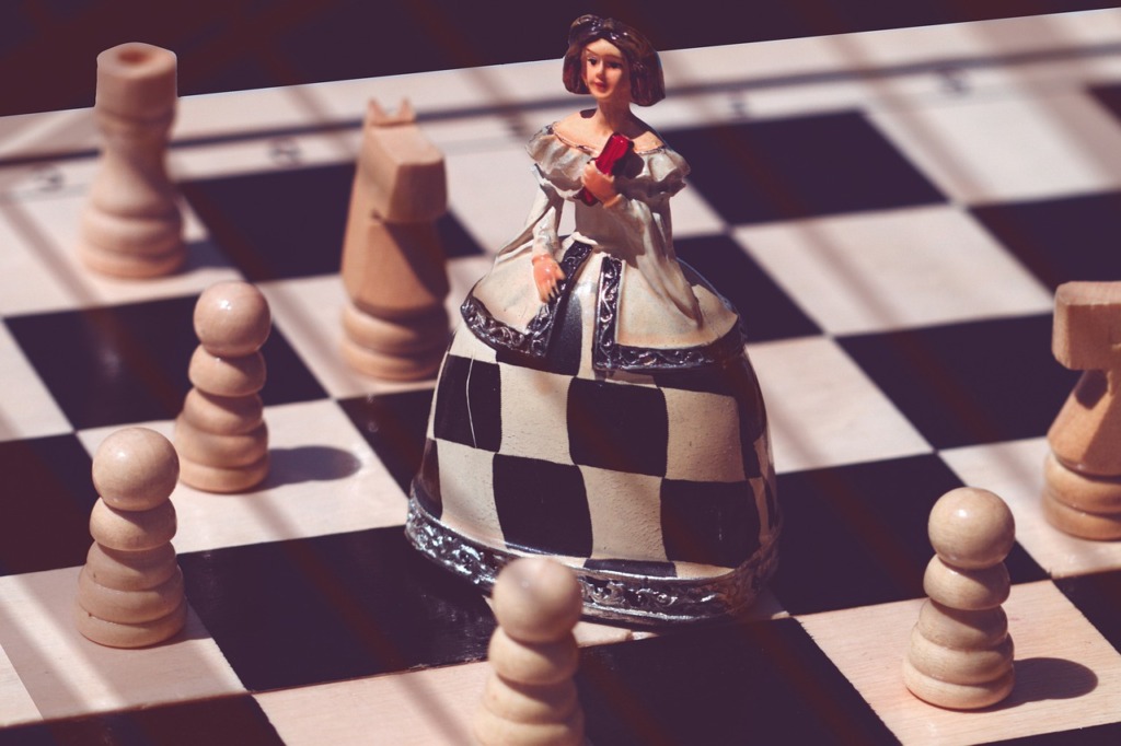 Chess Queen Protection Figure  - v-a-n-3-ss-a / Pixabay