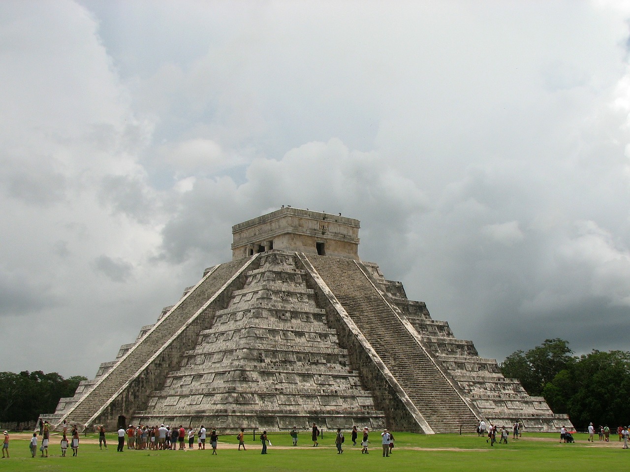 Chichen Itza Pyramid Mexico Aztecs - mattiaverga / Pixabay