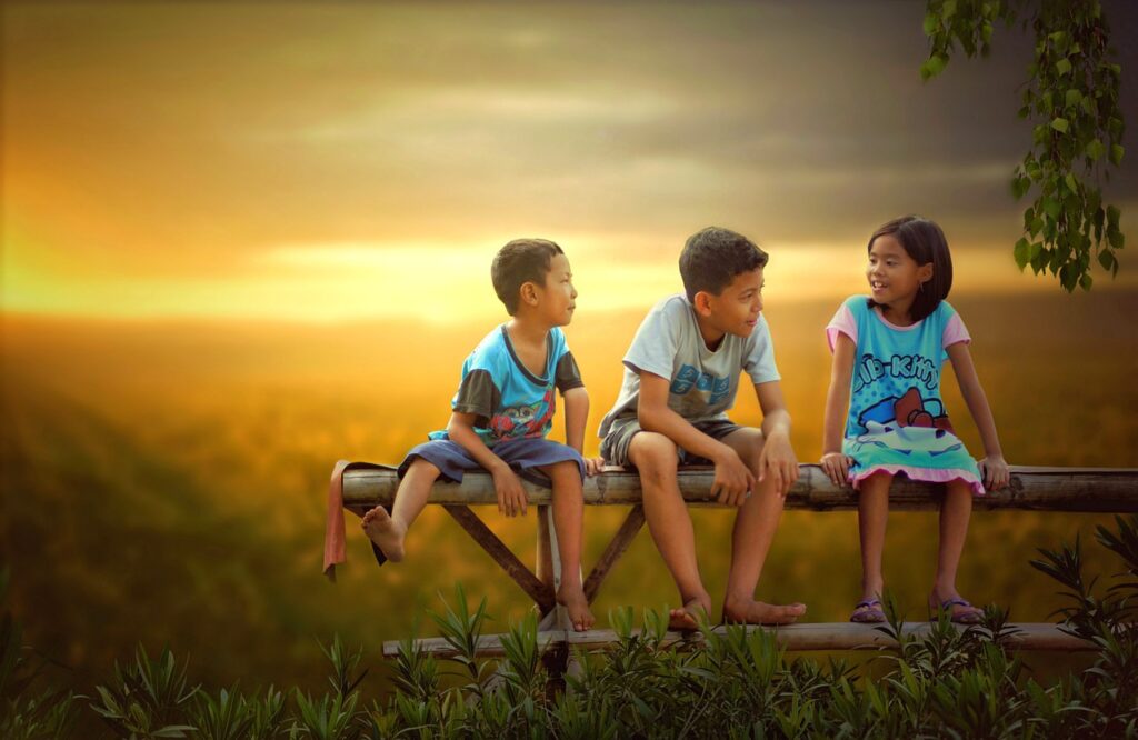 Children Bench Sunset Village  - Syaibatulhamdi / Pixabay