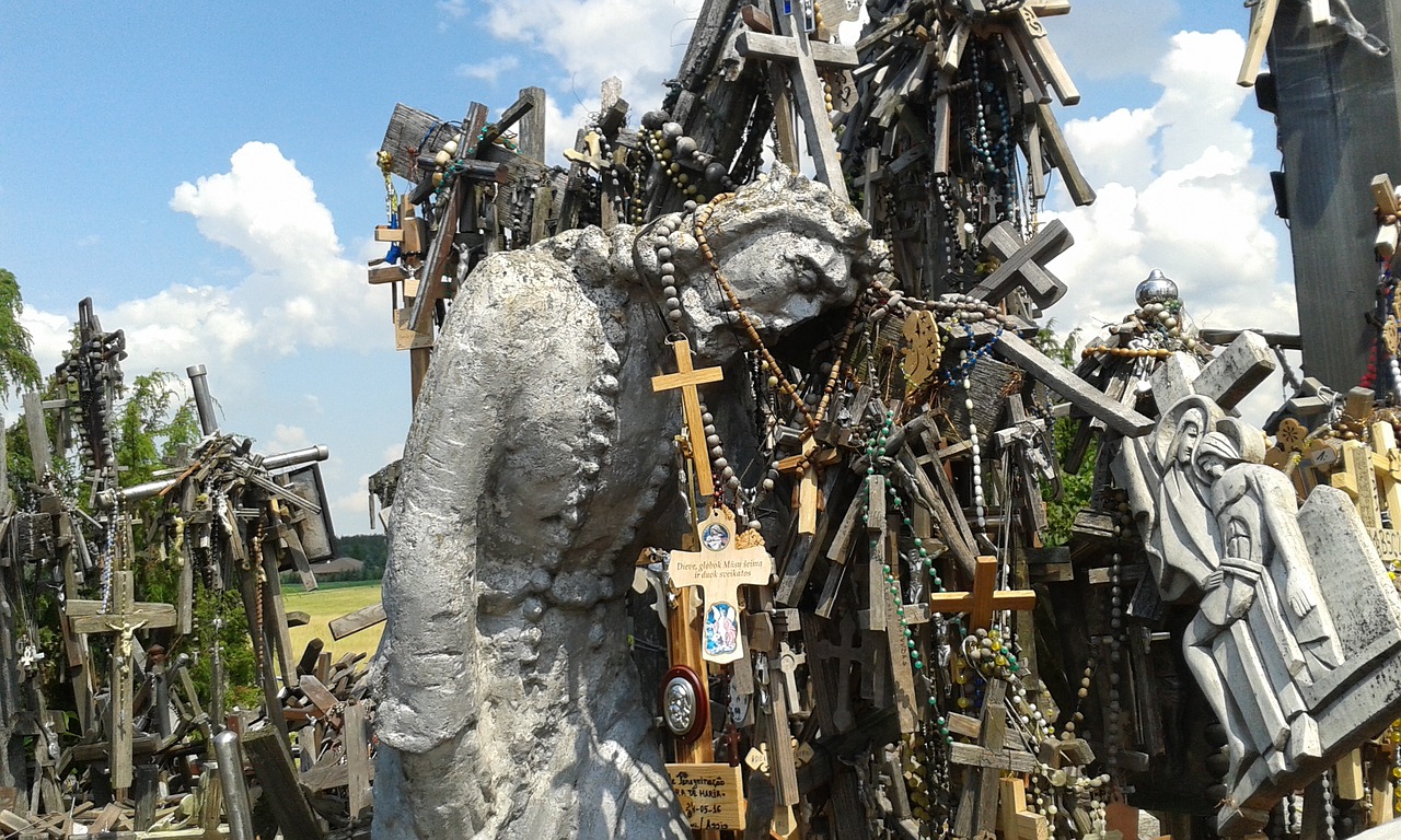 Christ Crosses The Hill Of Crosses  - inezaaa / Pixabay