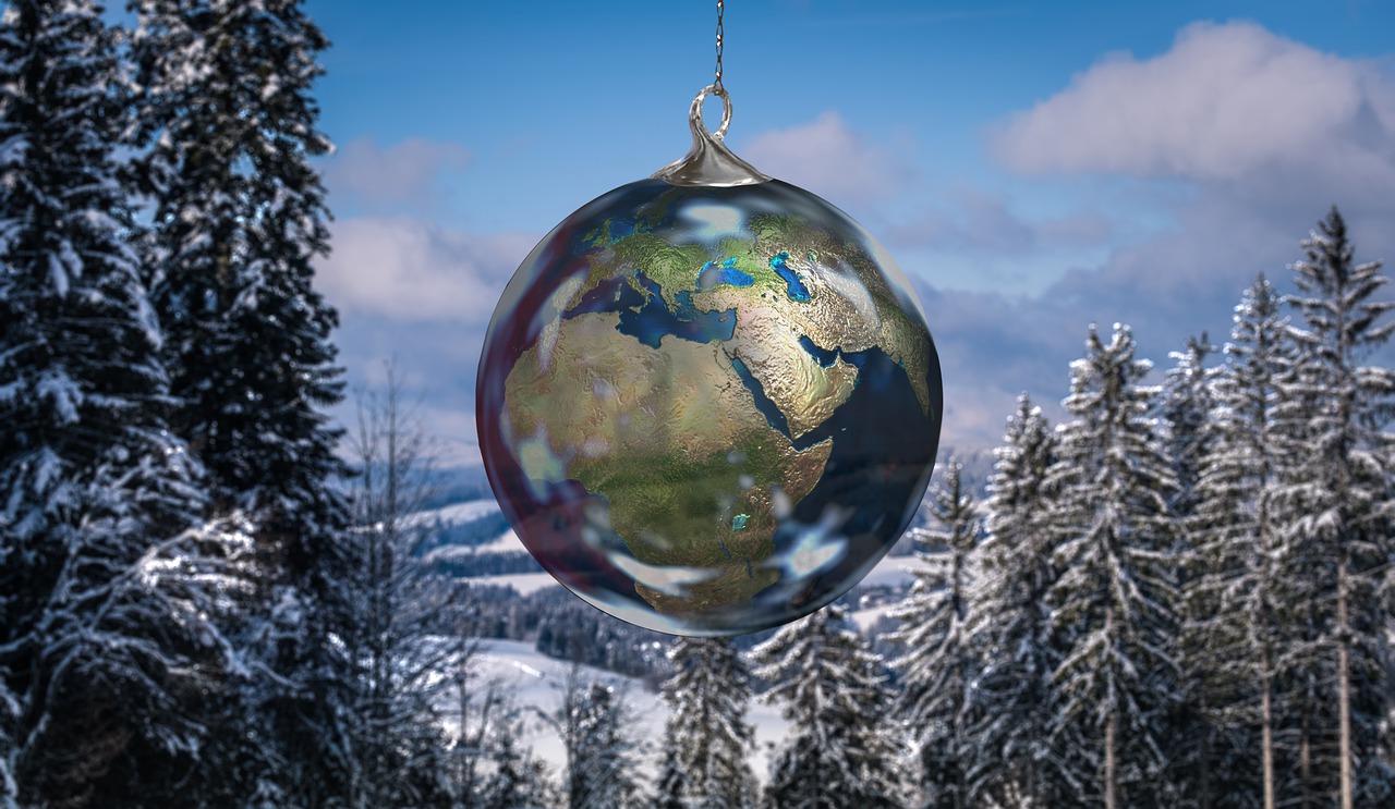 Christmas Winter Globe  - geralt / Pixabay