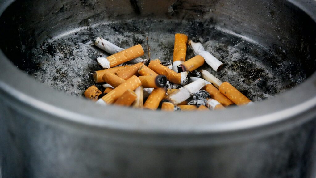 Cigarette Butts Cigarette Ashtray  - doriantietz / Pixabay