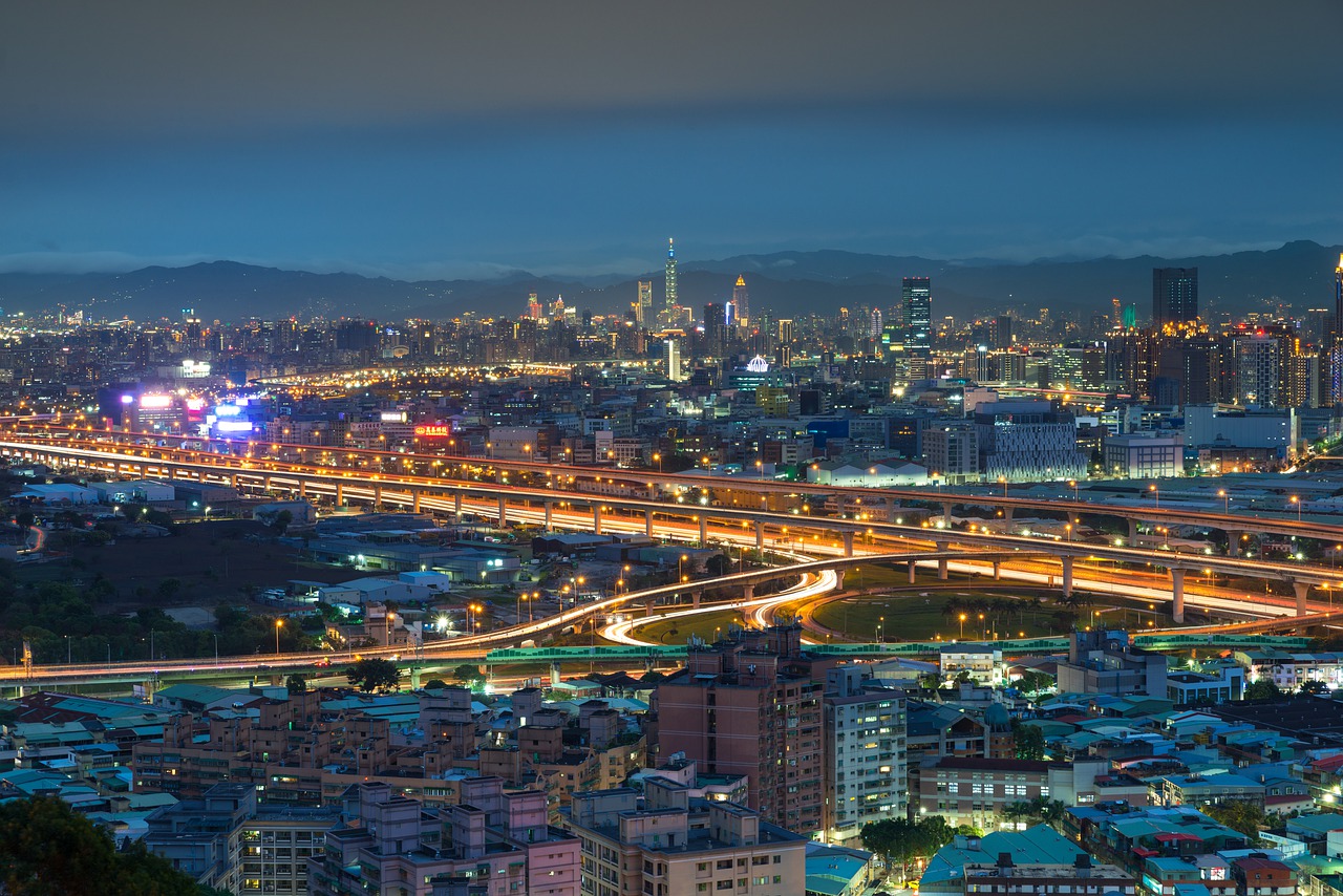 City Night Panorama Lights - brandnew550412 / Pixabay