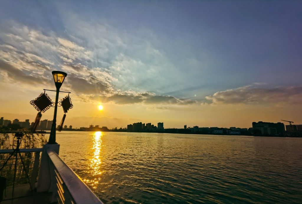 City River Sunset Shanghai China  - JufNg / Pixabay