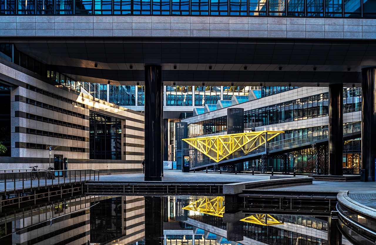 City Travel Architecture Tourism  - Portraitor / Pixabay