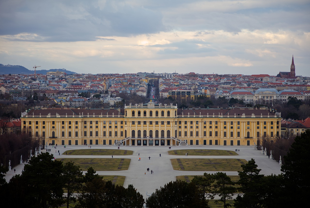 City Travel Tourism Europe  - UNiVERSEiSBiG / Pixabay