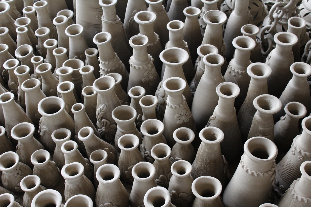 Clay Pots Vase Terracotta Pottery  - gauravguptagkp / Pixabay