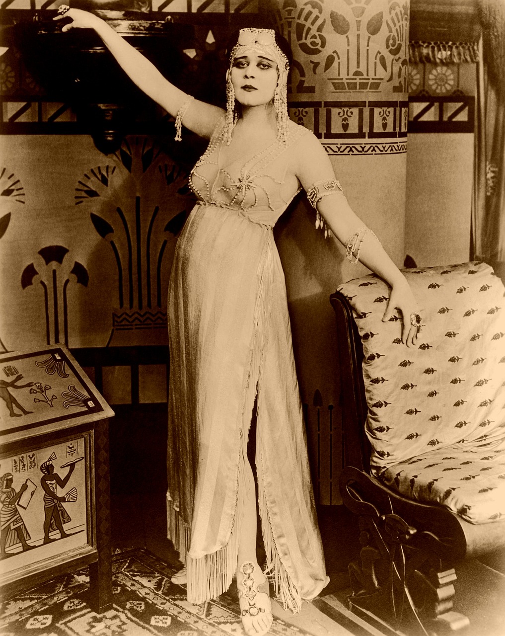 Cleopatra Theda Bara Silent Film  - Perlinator / Pixabay