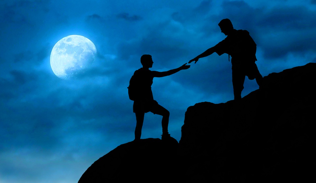 Climbing Mountain Night Help Moon  - Tumisu / Pixabay