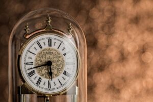 Clock Time Minutes Hours Ageing  - stevepb / Pixabay