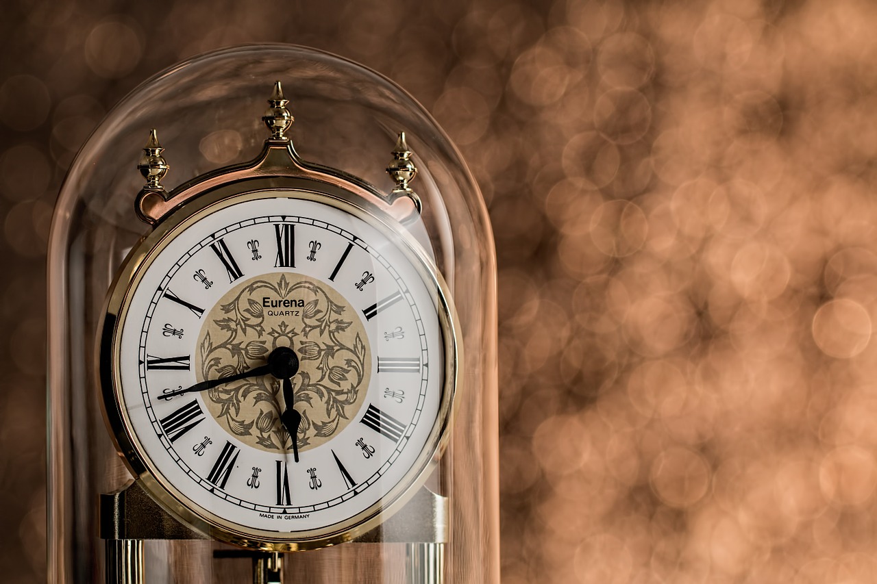 Clock Time Minutes Hours Ageing - stevepb / Pixabay