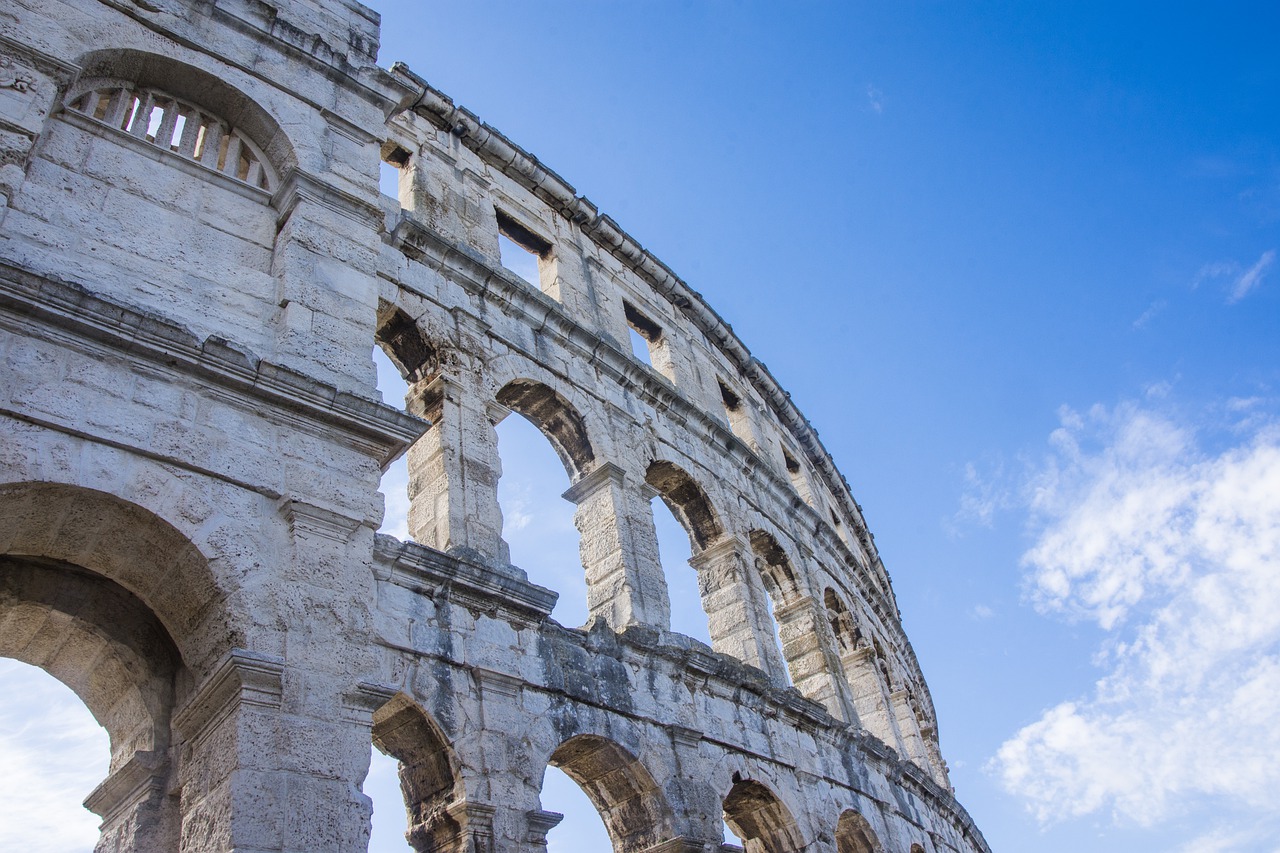 Coliseum Old Antique Stone  - www-erzetich-com / Pixabay