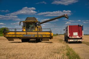 Combine Harvester Agriculture  - Anrita1705 / Pixabay