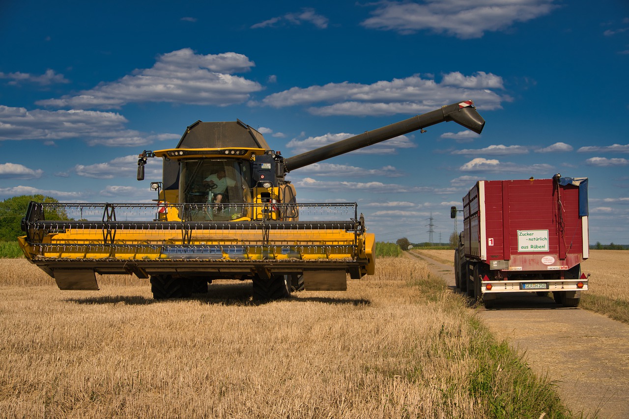 Combine Harvester Agriculture  - Anrita1705 / Pixabay