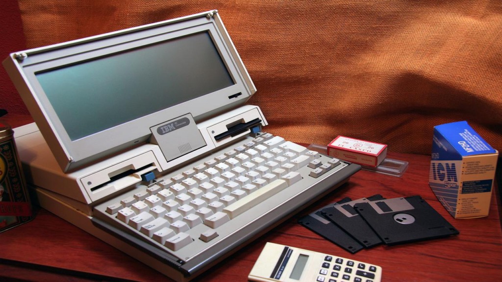 Computer Laptop Vintage  - magocarlosyo / Pixabay
