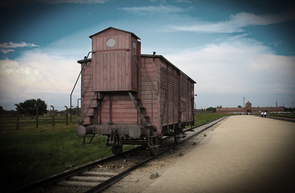 Concentration Camp Structure Rail  - martex5 / Pixabay