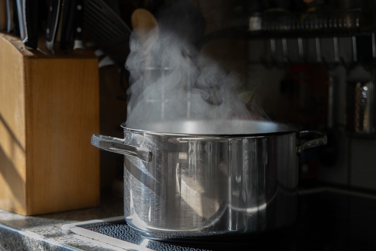 Cooking Pot Cook Kitchen Stove  - werbeguru / Pixabay