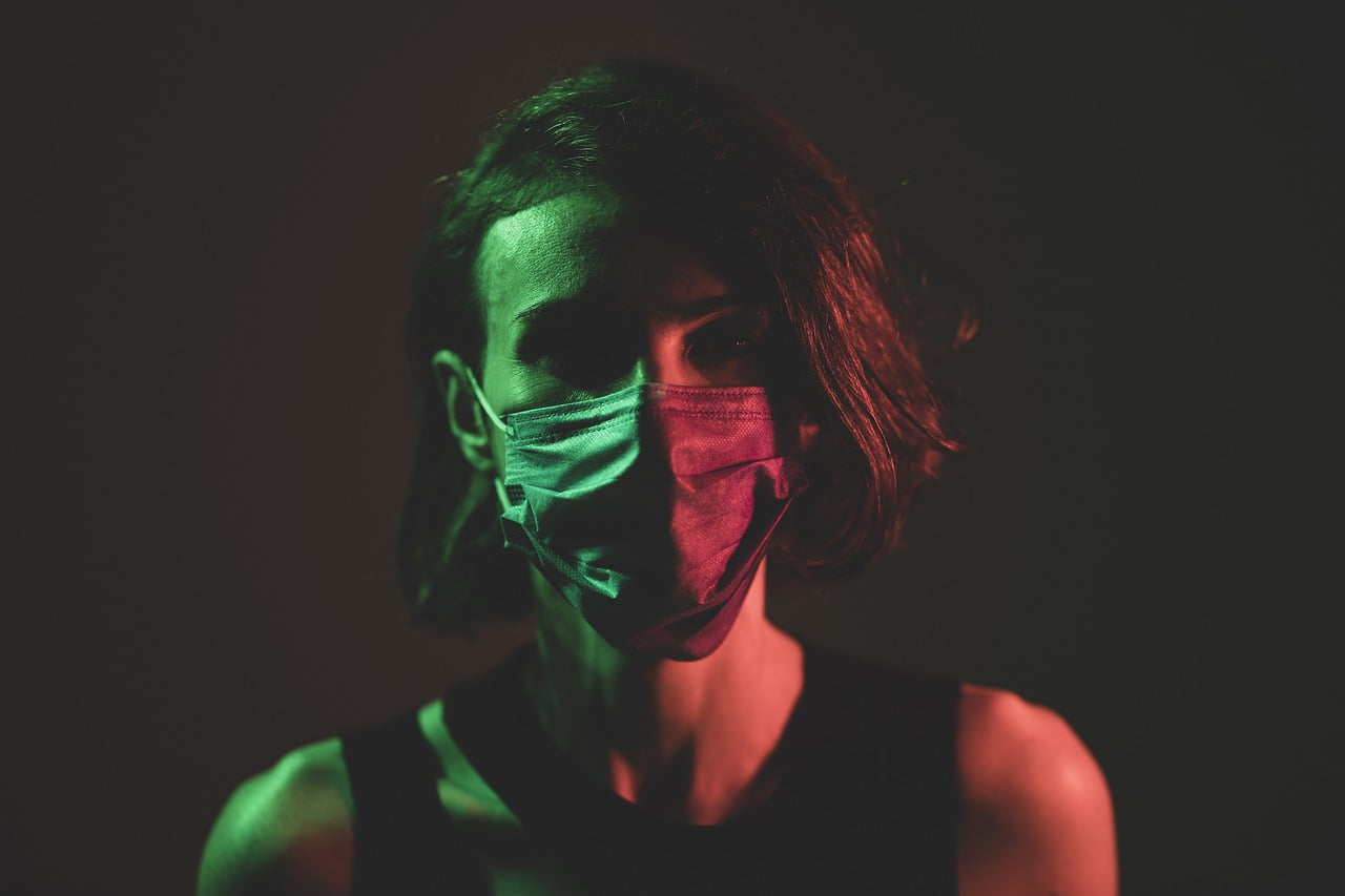 Coronavirus Mask Model Girl Woman - Engin_Akyurt / Pixabay