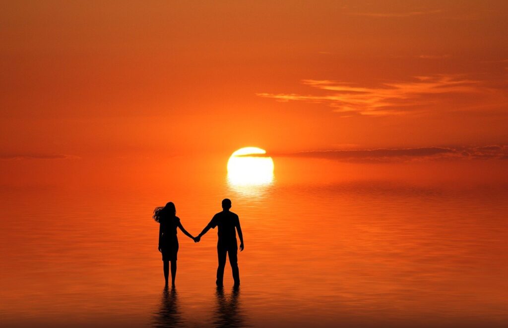 Couple Beach Sunset Romantic  - susan-lu4esm / Pixabay