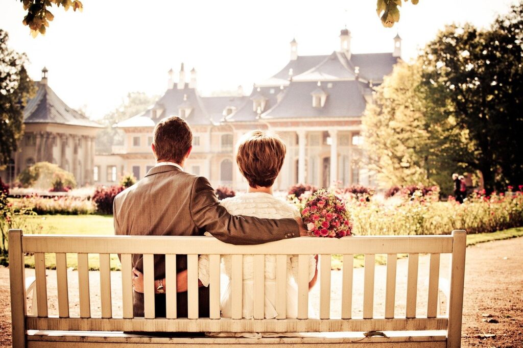 couple marriage bench 260899