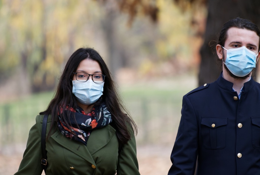 Couple Mask Pandemic Covid People  - Surprising_Shots / Pixabay