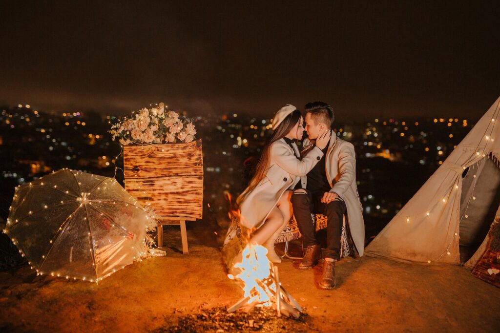 Couple Romantic Camping Lovers  - Gia_Han_Yeu / Pixabay
