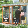 Couple Vending Machine Date Park  - nhuhang9261 / Pixabay