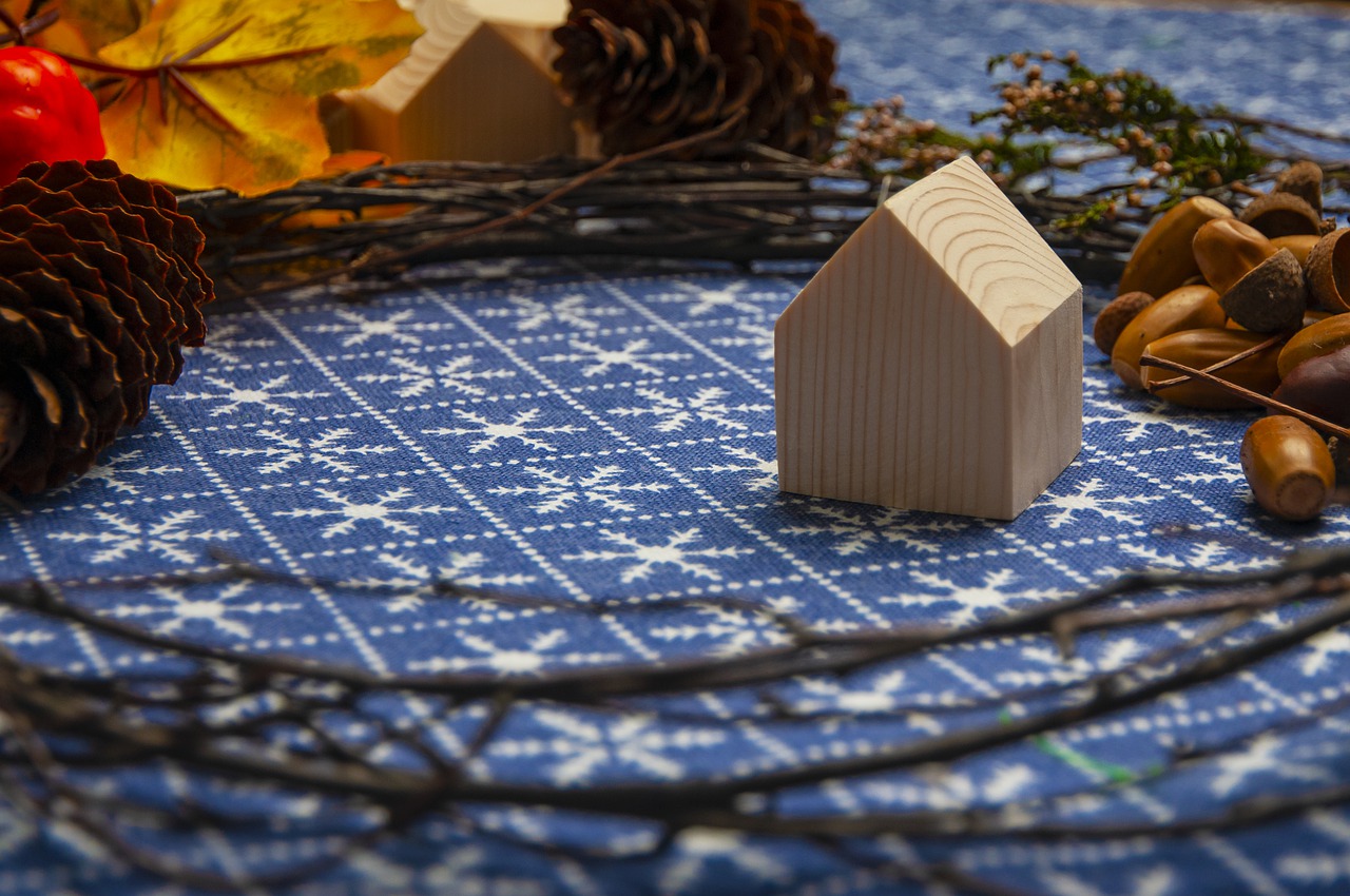 Crafts Wooden Houses Cubes Toys  - MR_COX / Pixabay