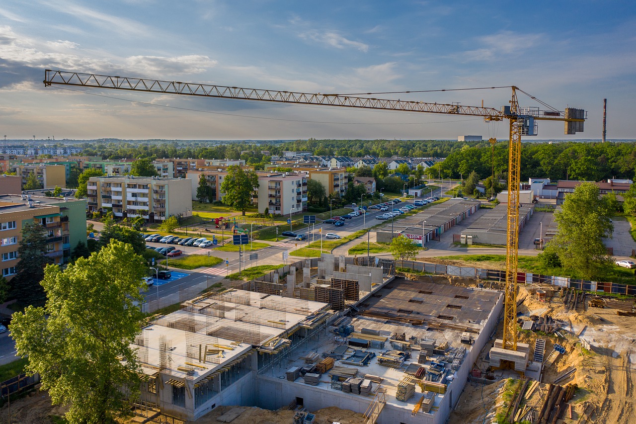 Crane Construction City Buildings  - PiotrZakrzewski / Pixabay