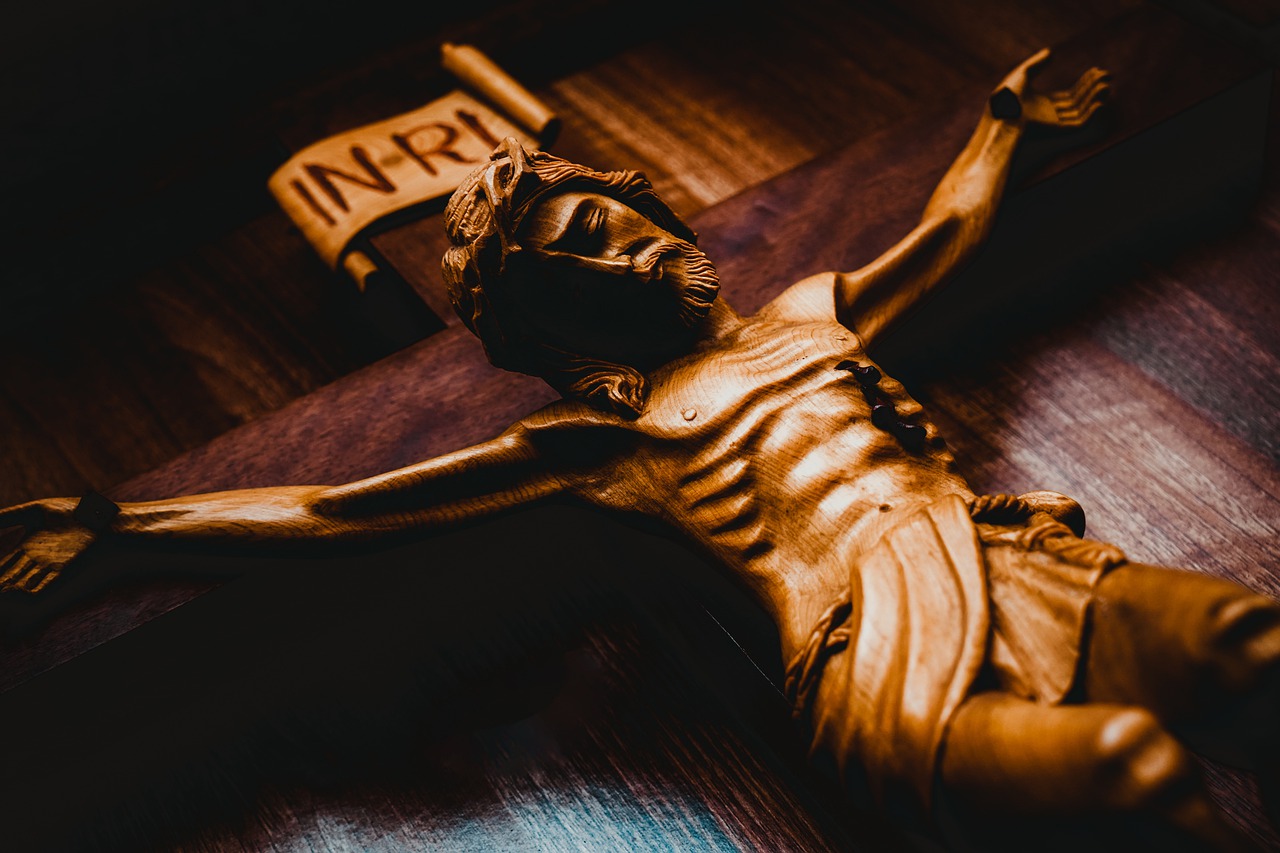 Crucifixion Jesus Sculpture Cross - buikhoan24 / Pixabay