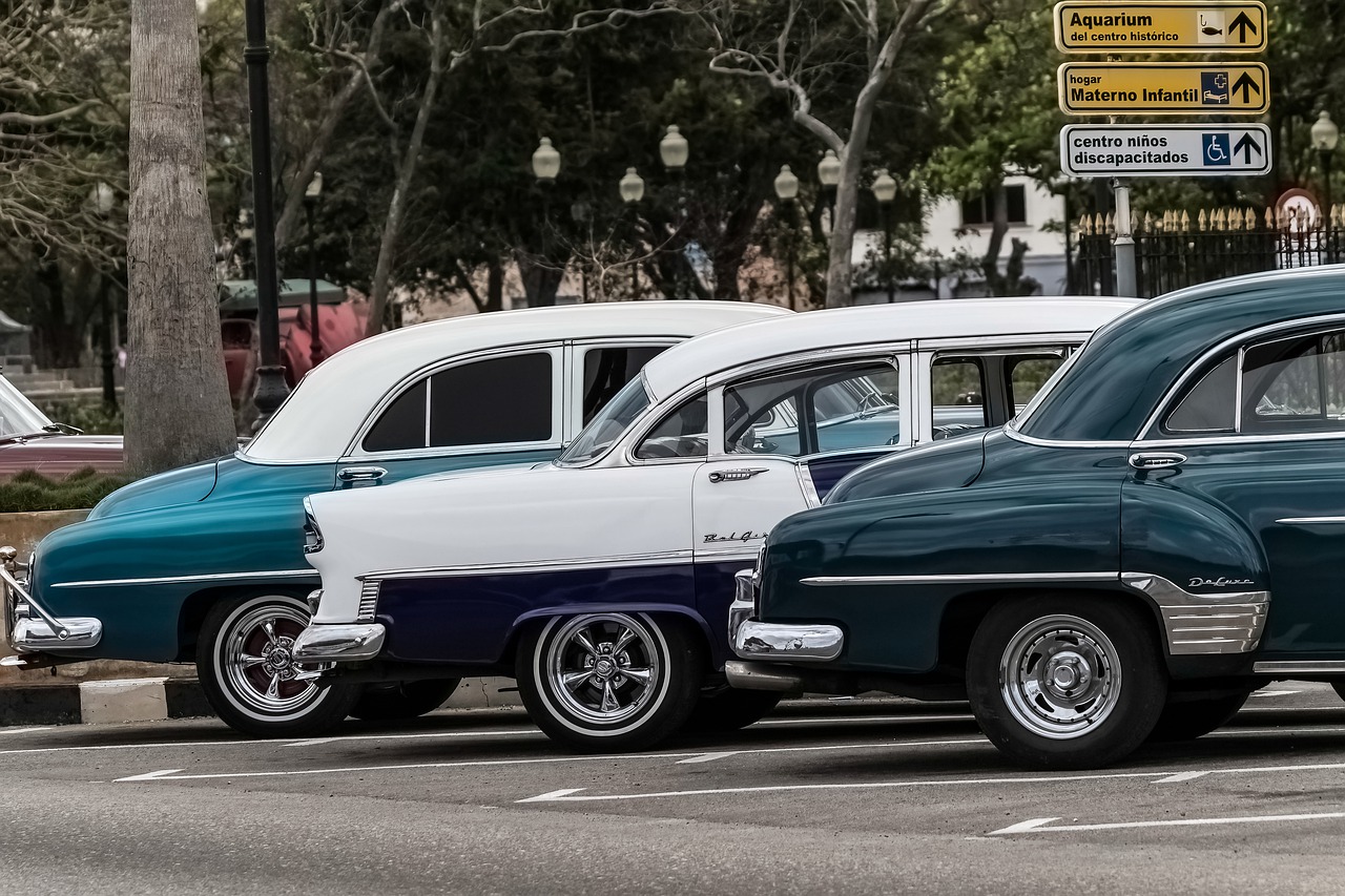 Cuba Old Havana Taxis Vintage Cars - BarbeeAnne / Pixabay
