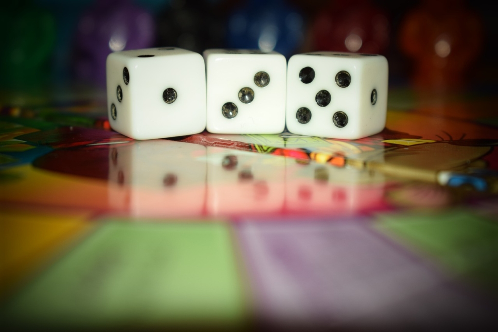 Cube Game Financial Intelligence  - adrikaszabo / Pixabay