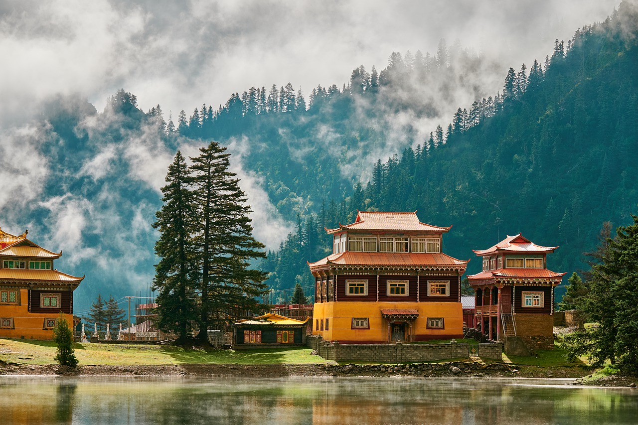 Cuoka Lake Cuoka Temple Lake  - mathgun / Pixabay