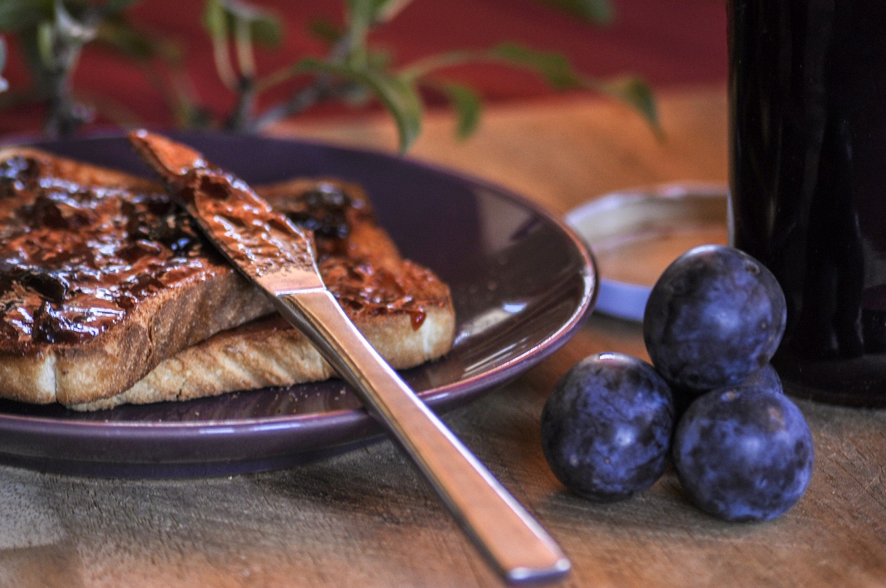 Damons End Of Season Plums Fruit  - mac231 / Pixabay