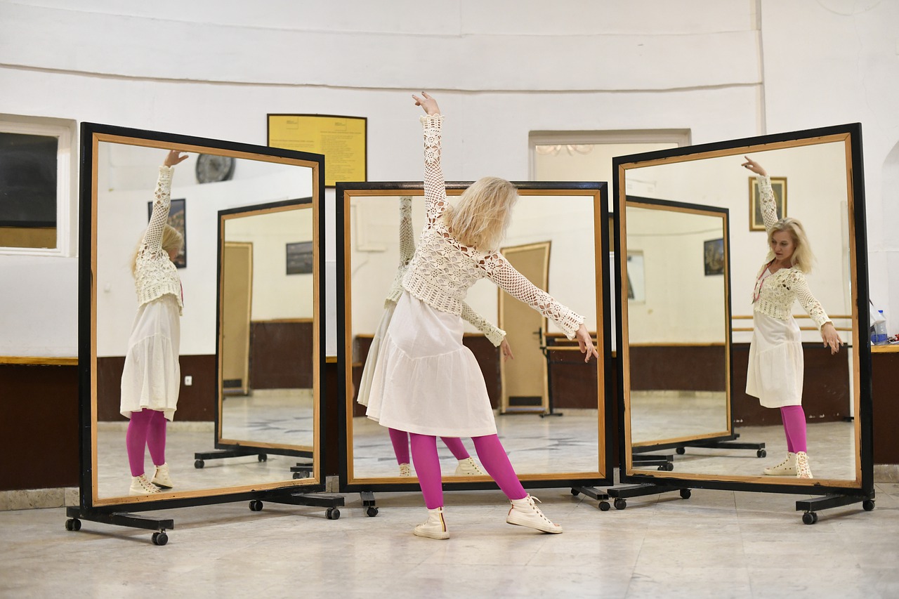 Dancer Ballet Ballerina  - marinadjuric / Pixabay