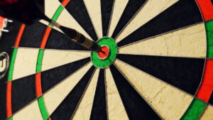 Dart Steel Tip Dart Bullseye  - Tim_Bastian / Pixabay