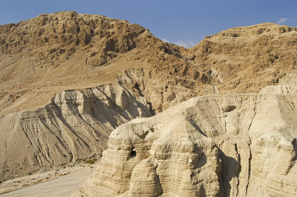 Dead Sea Scrolls Qumran Caves  - jdblack / Pixabay