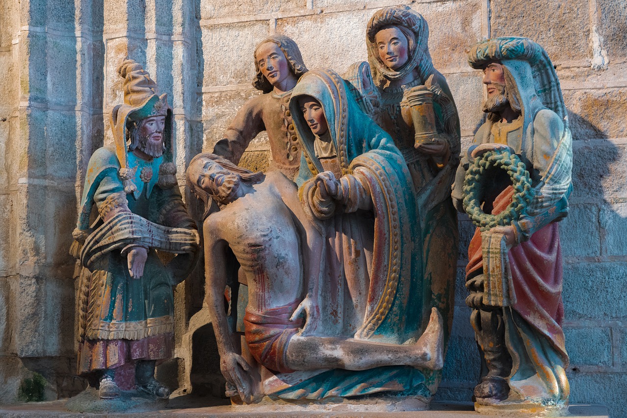 Descent From The Cross Sculptures  - ChiemSeherin / Pixabay