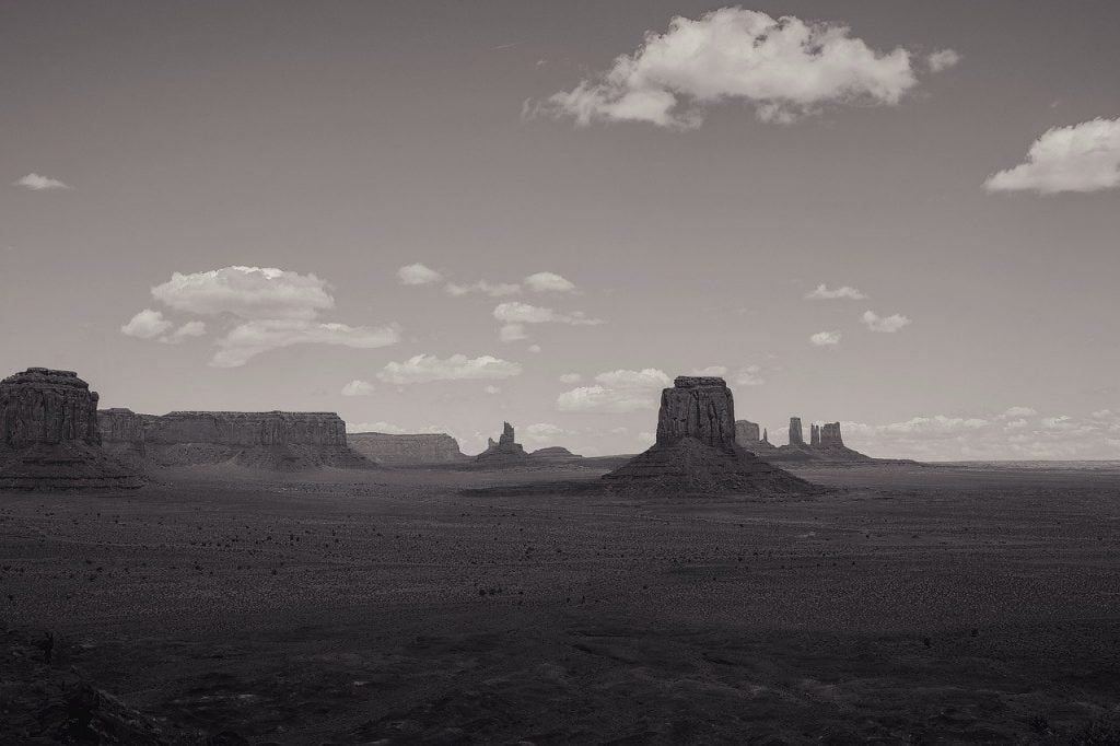 Desert Cliffs Barren Landscape  - Deeezy / Pixabay