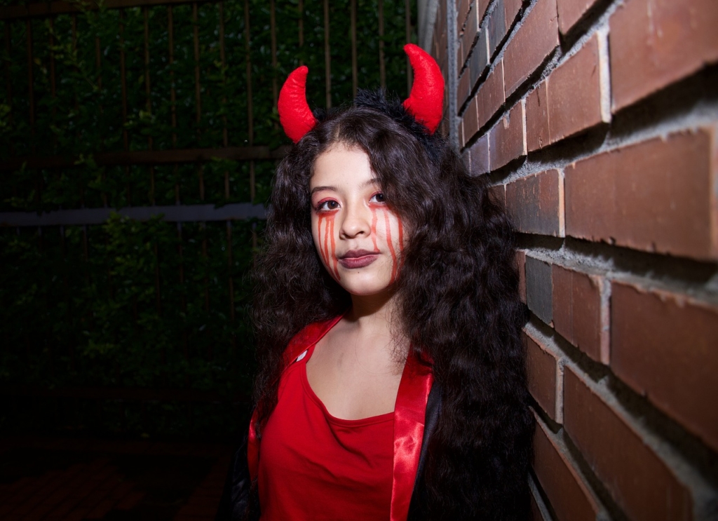 Devil Halloween Costume Horns  - orzalaga / Pixabay