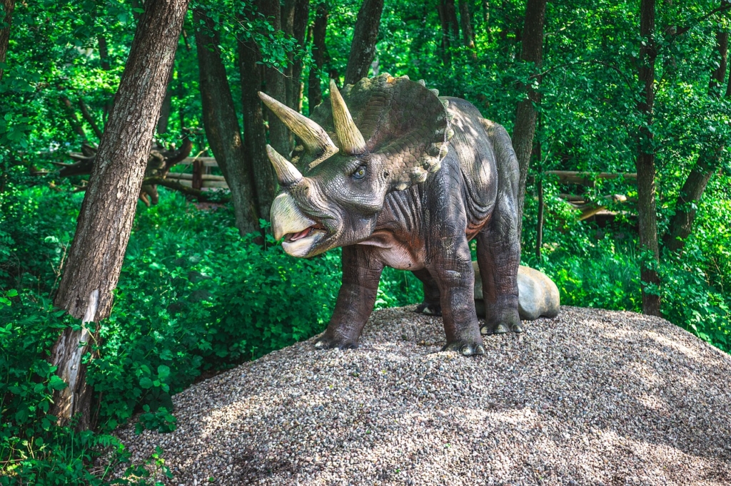 Dinosaur Dinosaur Park Model  - PiotrZakrzewski / Pixabay