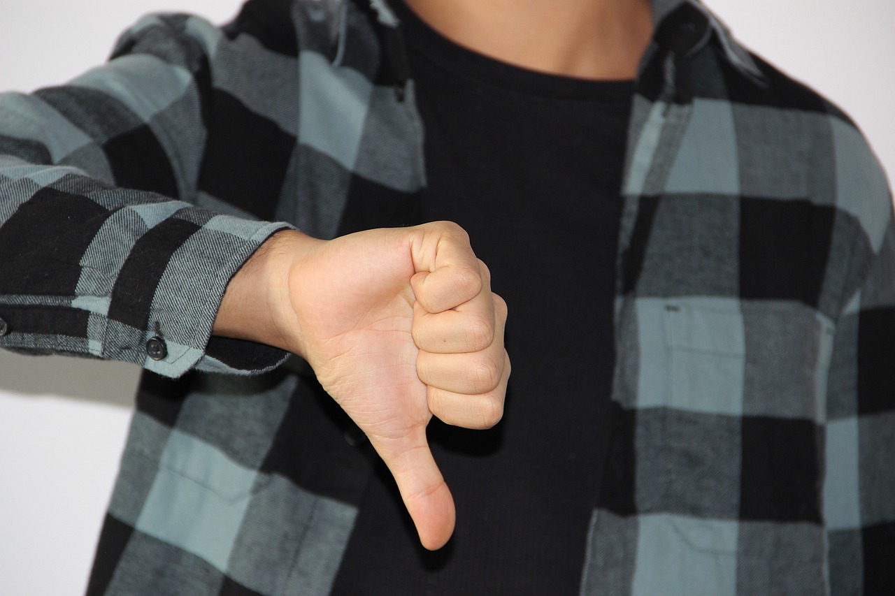 Dislike Hand Gesture Business  - Alexandra_Koch / Pixabay